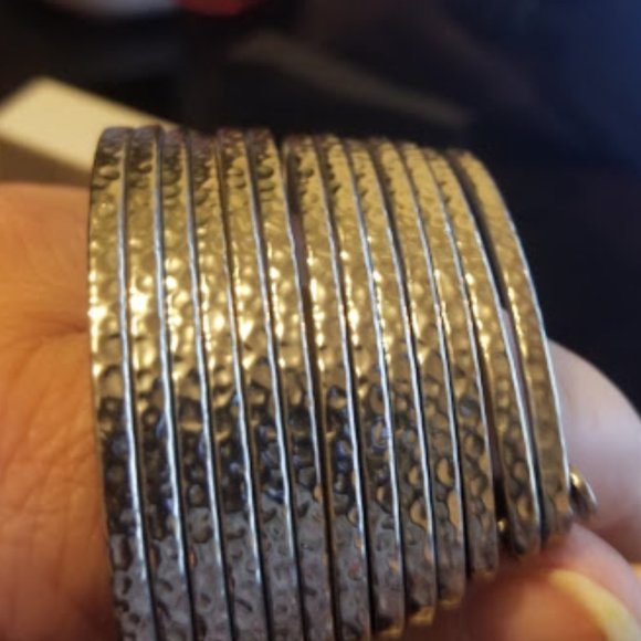 Lia Sophia cuff bracelet - Picture 1 of 3